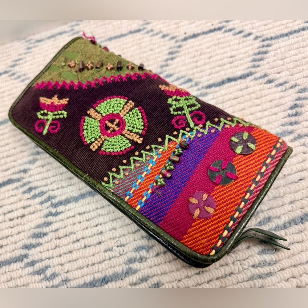 IPA-NIMA Grandmacore Embroidered Multicolor  Floral Beaded Clutch W/ Crossbody - Picture 8 of 16